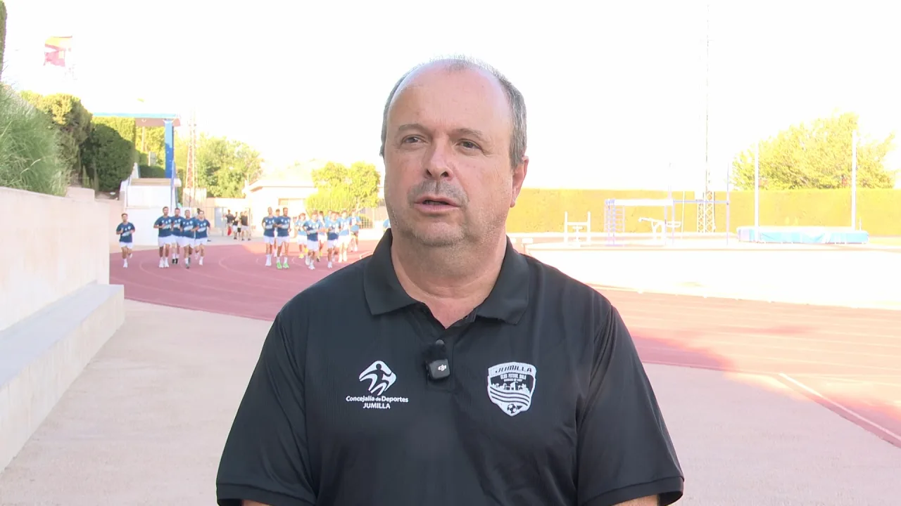 Fran Menchón deja el banquillo del CFS Jumilla: adiós al técnico de un ascenso para el recuerdo